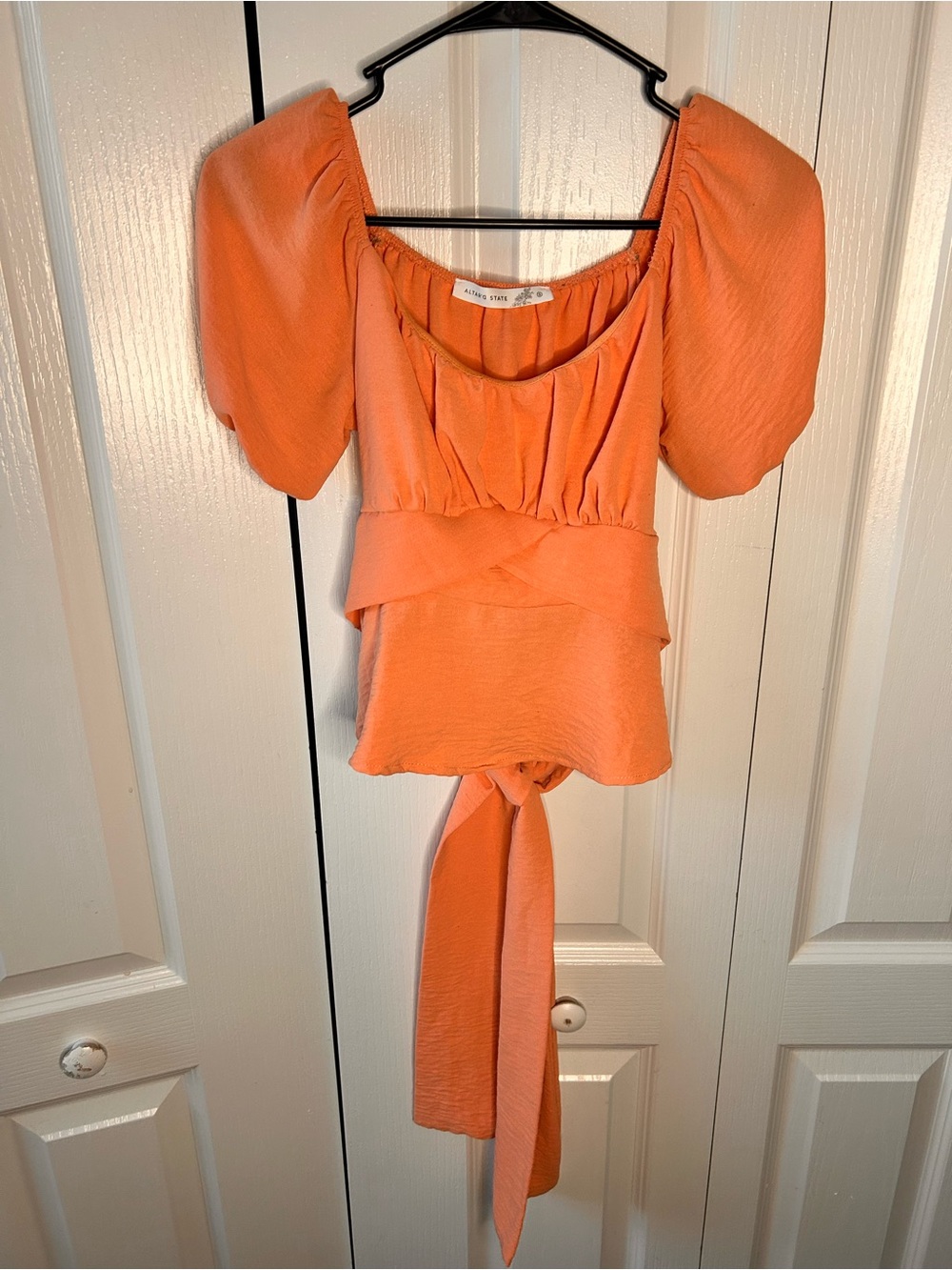 Altar'd State Women’s Size Small Coral-Orange Puff Sleeve Tie-Back Crop Top